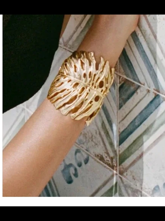 Zara Jewelry - Zara Sculpted Gold Leaf Cuff Bracelet